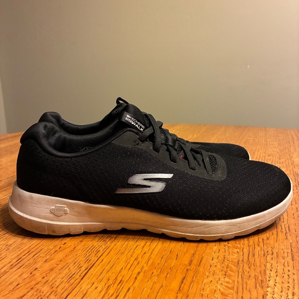 Skechers GOwalk Joy Ecstatic Black White Walking Shoes Women's Size 9 (179021)